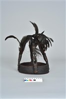 籐編木雕人像羽毛頭飾藏品圖，第2張